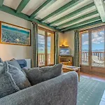 Comfort With Balcony Access And Parking